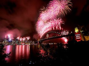 521942-3-sydney-new-years-eve-fireworks-2007.jpg