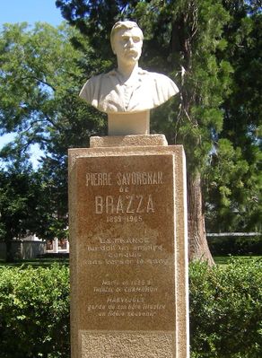 buste-brazza-Marvejols-stèle