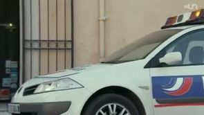 Police-devant-le-siege.jpg