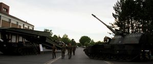 Biwak Geraeteschau 13 Panzerhaubitze 2000 Brueckenpanzer