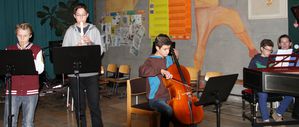 Weihnachtskonzert2012SMSV-21-Tanz-Blockfloeten-Cello-Cembal.jpg