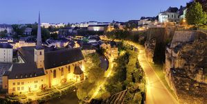 800px-Luxembourg_City_Night_Wikimedia_Commons.jpg