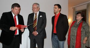willybrandtmedaille 01 Uebergabe 2