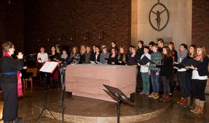 GymnasiumAdventskonzert 09 Chor Klassen 8 bis 12 01