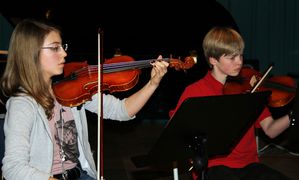 Weihnachtskonzert2012SMSV-18-Streichertrio-Mader-Baumeisste.jpg