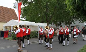 Vitusfest 02 Marsch zum Schuetzenfest 10 Haeckerbuam