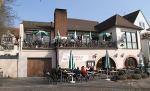 FischerbaerbelEroeffnungsfeier 05 Straßenfront