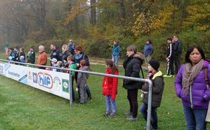 BayernMuenchenII Aufwaermtraining 06 Zaungaeste 1