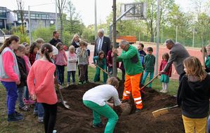 BaumpflanzungGrundschule-04.jpg