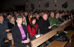 HMKVhAdventskonzert 07 GaesteKerzen 2
