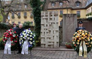 Volkstrauertag 01 Ehrenmal Karl Nausch Sudetendeutsche LM