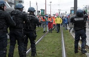 des-salaries-d-arcelor-manifestent-a-strasbourg-le-6-fevri.jpeg