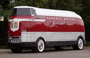 Dream_Wheels_1953_gm_futurliner.jpg