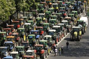 tracteurs-manifestation-agriculteurs 475136 (1)