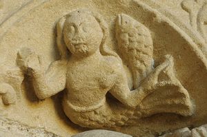 800px-Collegiale_de_Candes_Saint-Martin_sirene_sculptee.jpg