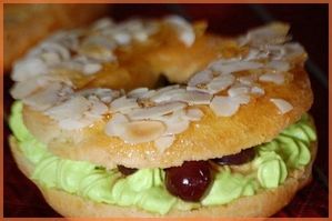 Couronne-de-pate-a-choux--chantilly-de-pistache--griottin.jpg