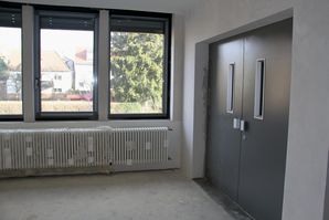 Mainfrankensaele 04 Buehne Lastenaufzug 1