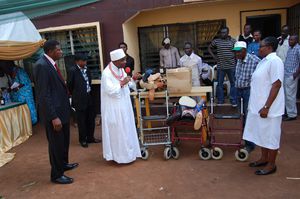 Staffs-of-Central-Hospital-benin-collect-their-gifts.1JPG.jpg