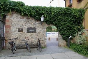 01-Enten-03-Rathaushofmauer.jpg