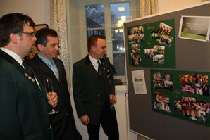 SSG50JahreEhrenabend 14 Stehempfang Fotoausstellung 2