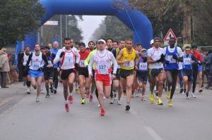 Maratonina d'Inverno (29^ ed.). L'appuntamento è, come sempre a San Bartolomeo in Bosco, il prossimo 13 gennaio Maratonina-dinverno-San-Bartolomeo - La partenza di una precedente edizione
