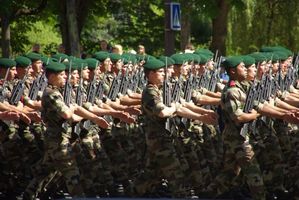 defiles soldats paris