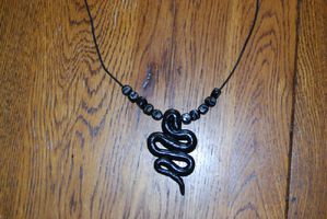 Collier serpent noir 12