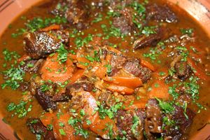 joue de boeuf aux épices, carottes et raisin 08 08 002