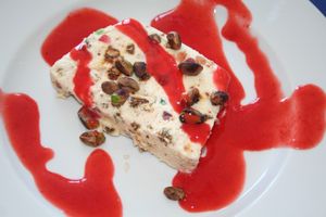 Copie de nougat glacé coulis de fraise 05 09