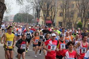 Palio del Drappo Verde di Verona (595^ ed.).Wilson Businiei si è aggiudicato il drappo verde. Prima donna è Daniela Paterlini Partenza 5