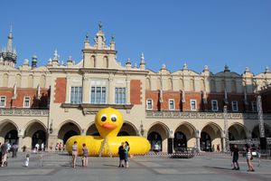 Photo du centre ville de Cracovie et rynek et les halles