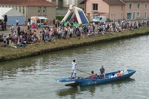 le-petit-manege-a-malice-entraine-par-un-pedalier-a-fait-se.jpg