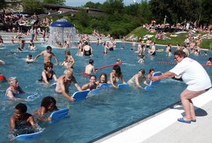 freibaderoeffnung-gymnastik02001.jpg