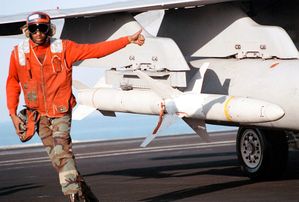 AGM-88_HARM_on_FA-18C.jpg