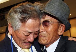 reunion_north_korea_koreas_family_reunions_sel804_11635063.jpg