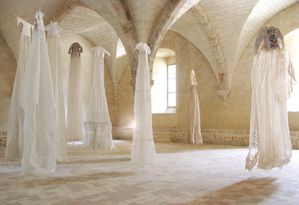 DIANA BRENNAN Installation Abbaye de l'Epau © Diana Brenna