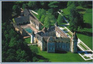 France--Bazoches-du-Morvan--Chateau--12eme-.jpg