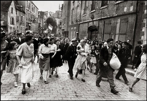 Robert Capa - chartres 1945