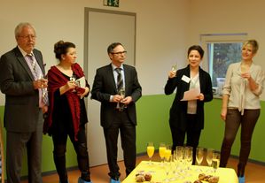 FestaktAWOKinderhaus 03 Anstoßen