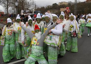 RosenmontagszugVH 25 Maincenter Schluempfe 01