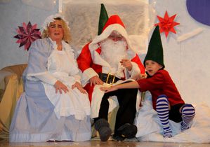 Weihnachtsmaerchen 02 Frau Holle Weihnachtsmann 01