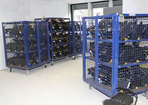 MFSFastnachtAufbau2 05 Beleuchtungskoerper