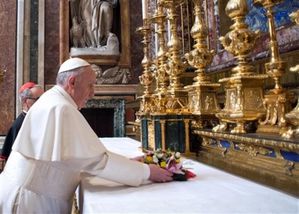 Le-pape-Francois-est-alle-confier-son-ministere-a-la-Madone.jpg