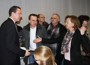 Buergermeisterwahlen-Juergen-Goetz-Gratulation-Ute-Schnapp.jpg