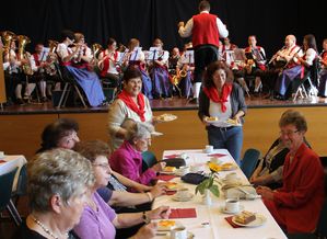 Seniorennachmittag 06 Bedienung 1