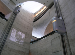 ascenseur musée Mercedes Benz Stuttgart