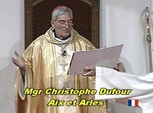 Mgr-Dufour-a-Lourdes.jpg