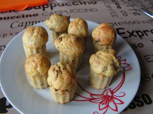 Mini-canneles-tomate-sechees-fromage.JPG