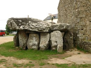 Dolmen-de-Crucuno---Plouharnel---Brittany-050808-03.jpg