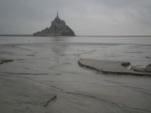 le-Mont-au-milieu-du-sable.jpg